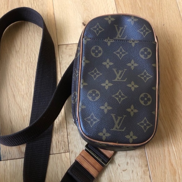 Authentic Louis Vuitton Gagne monogram pochette - Picture 1 of 8